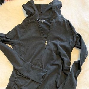 Athletic maternity top